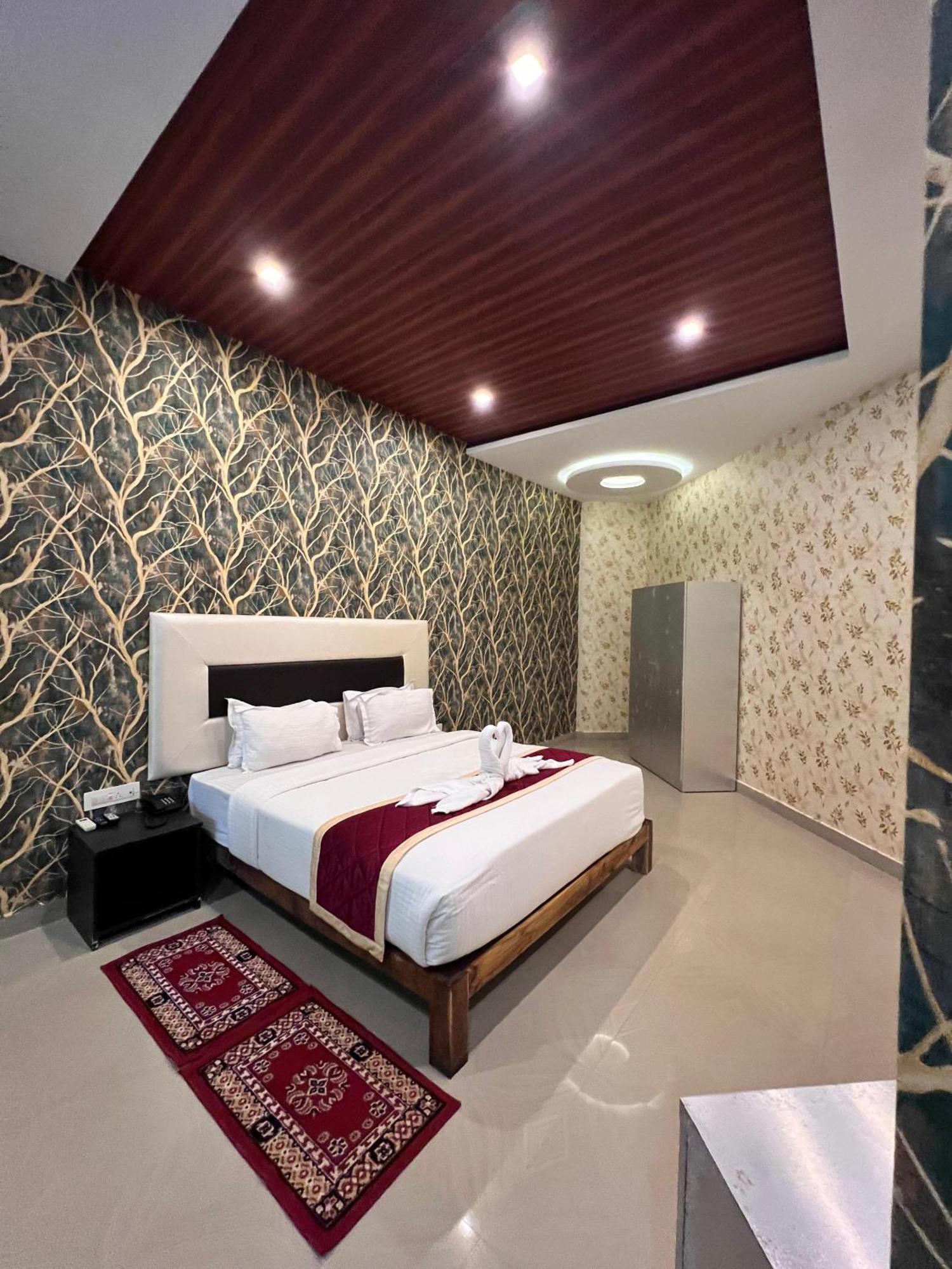 Plumeria Resort Kushālnagar エクステリア 写真